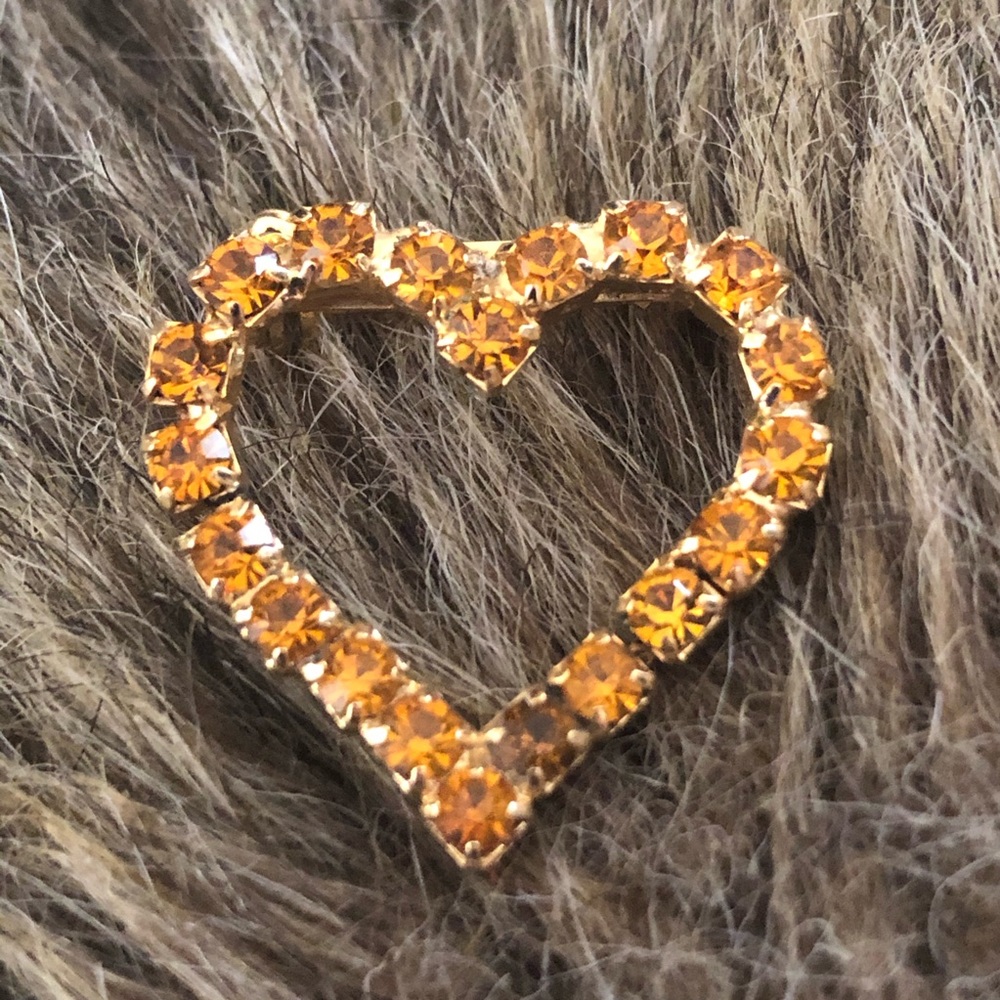 Vintage 70s amber rhinestone heart brooch pin
